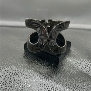 Hinged clamper cuff bracelet silver tone modern ribbed casual edgy evening